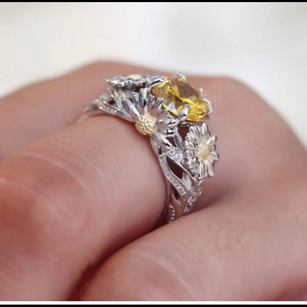Silver ring. - Picture 2 of 4